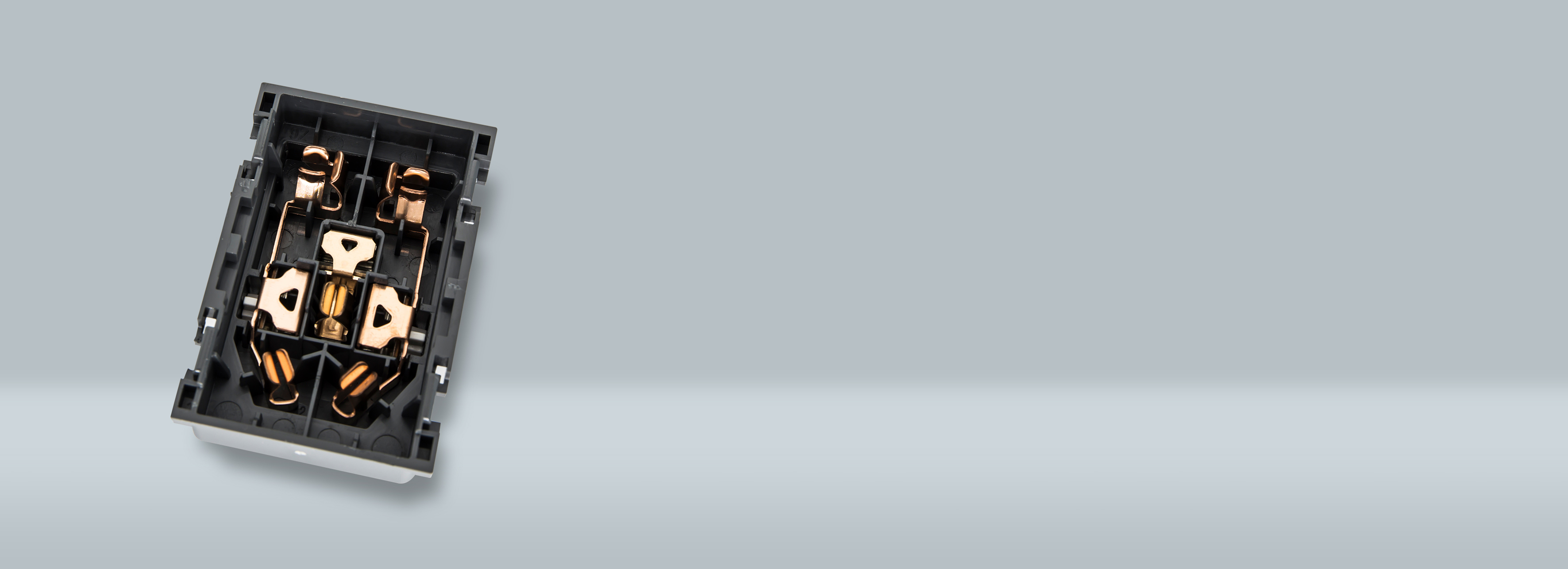 優(yōu)質(zhì)銅件，性能優(yōu)異 正泰開關(guān)NEW9Z...