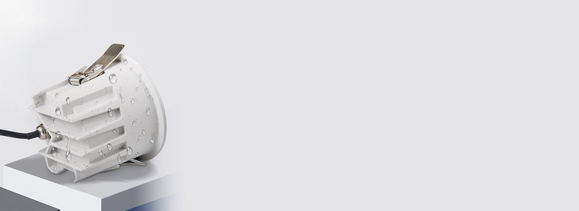 IP54級防水防塵 一體化燈體，強防水...