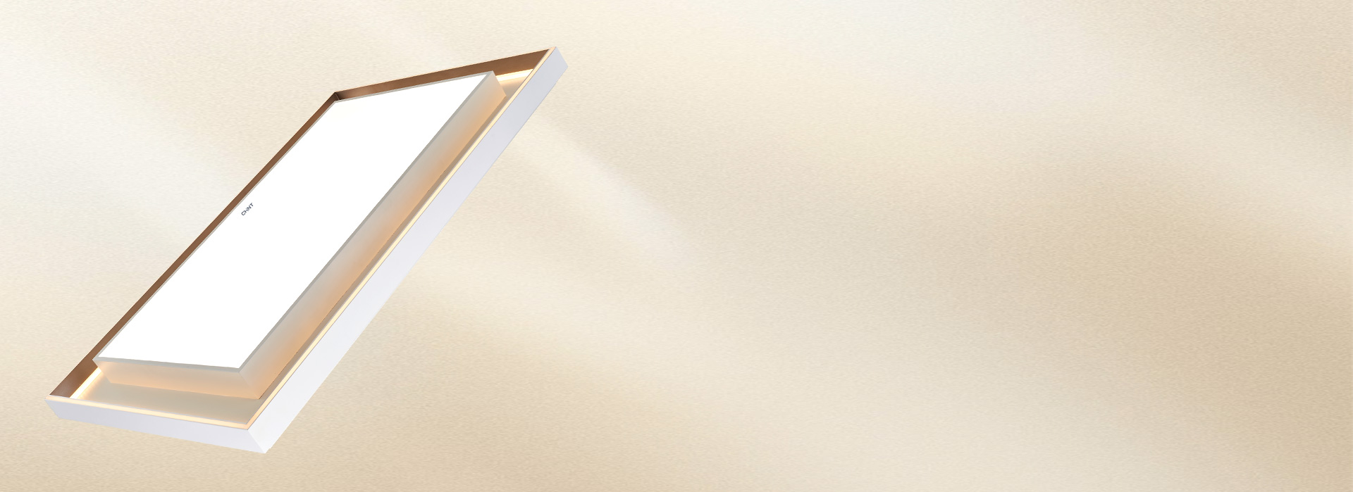 流暢美感，質(zhì)樸純粹 砂白色邊框，融合淺...